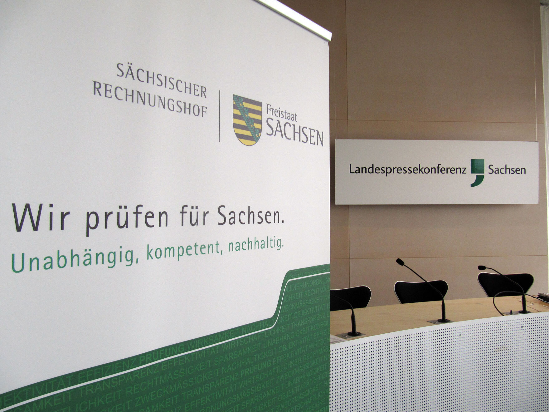 Die meisten Publikationen des SRH werden der Öffentlichkeit im Dresdener Landtag auf einer Pressekonferenz präsentiert.